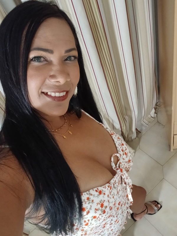 JADE, HERMOSA BRASILEÑA EN FUENGIROLA