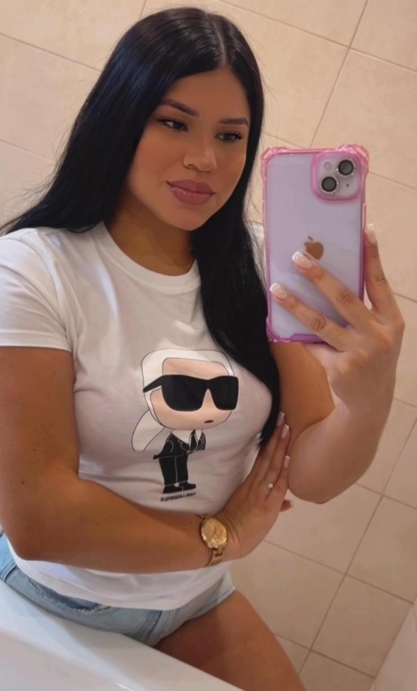 Cloe latina muy sexy y super extrovertida