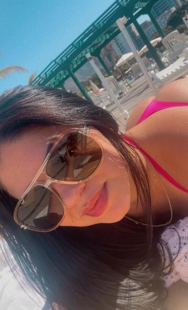 Cloe latina muy sexy y super extrovertida