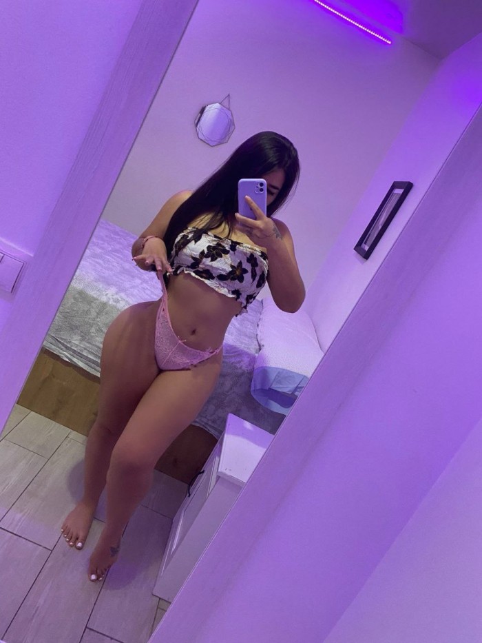 GUAPA COLOMBIANA RECIEN LLEGADA CON MUCHO MORBO