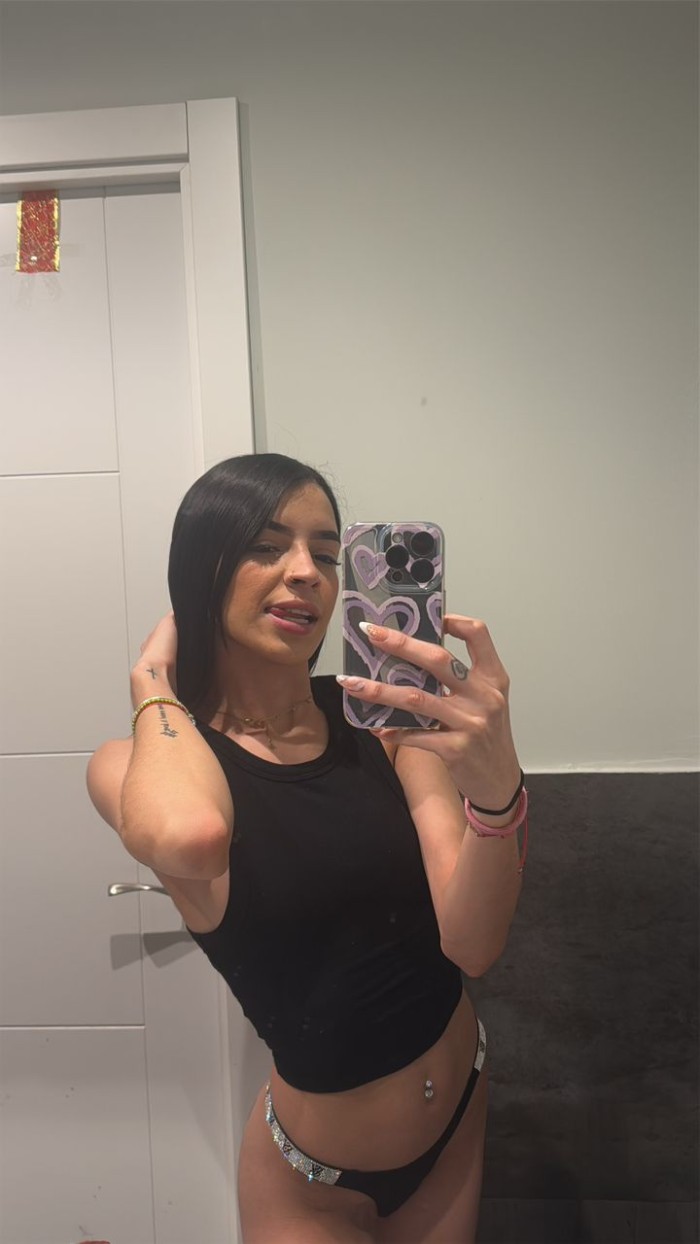 UN BOMBOM MUY CACHONDO Y FIESTERA