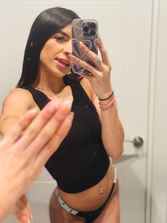 UN BOMBOM MUY CACHONDO Y FIESTERA