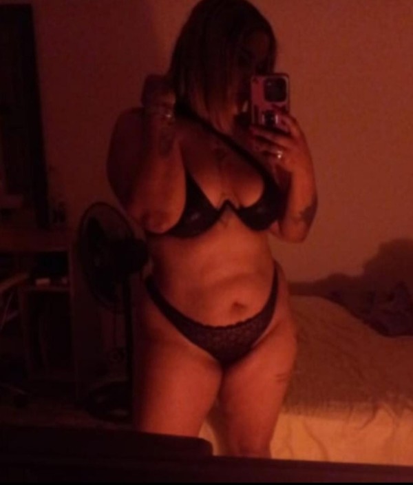 Culona recién llegando a la zona caliente griego a