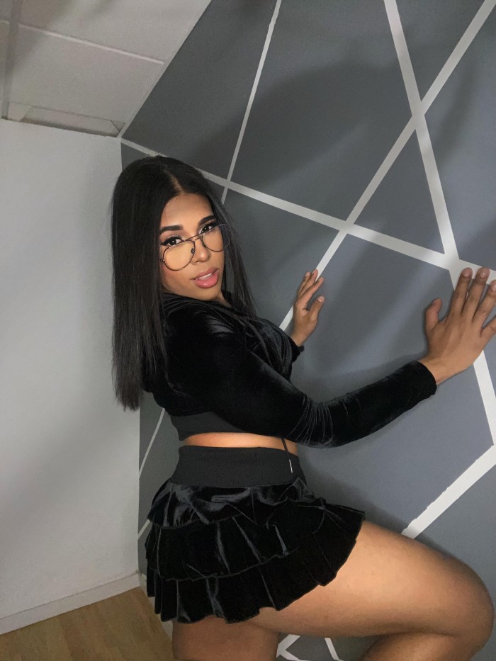 UNA TRANS QUE TE ENCANTARA/SALIDAS