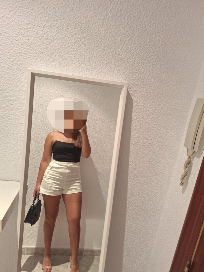 NOCHE DE FIESTA CON DOS GUARRAS LATINAS POR 60€