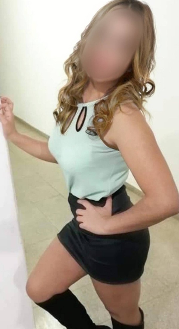 Tres amigas, cual te gustarías? Griego y fiestas.