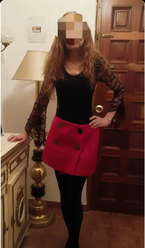 Abuelita sin nietos , ven y te apdoto , estoy cachonda