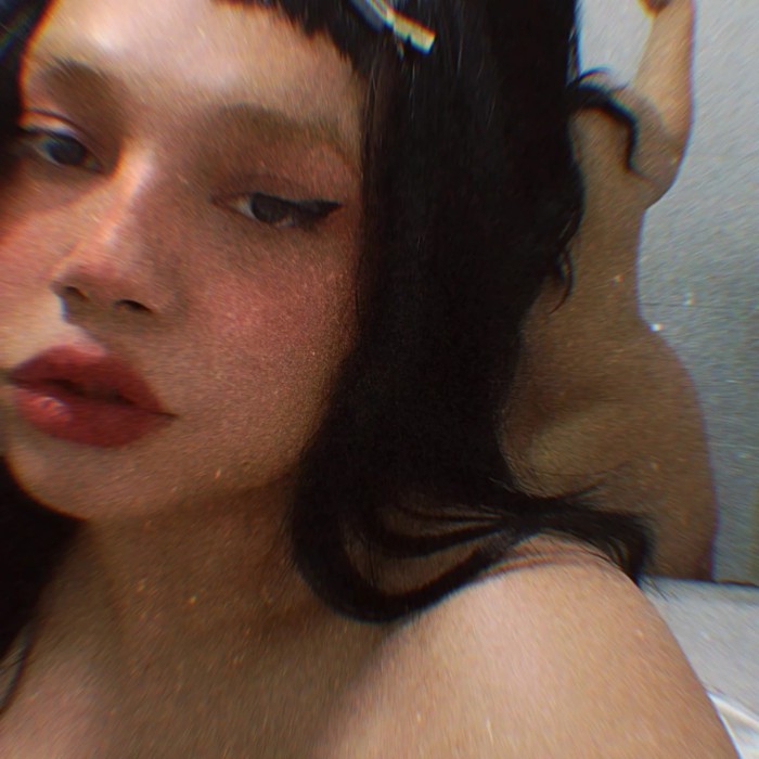 ABRIL CHICA TRANS MUY ENROLLADA PASIVA CON GANAS