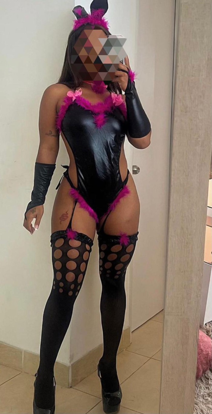 !!! ENCANTADORA LUJURIOSA…(VIA JULIA)