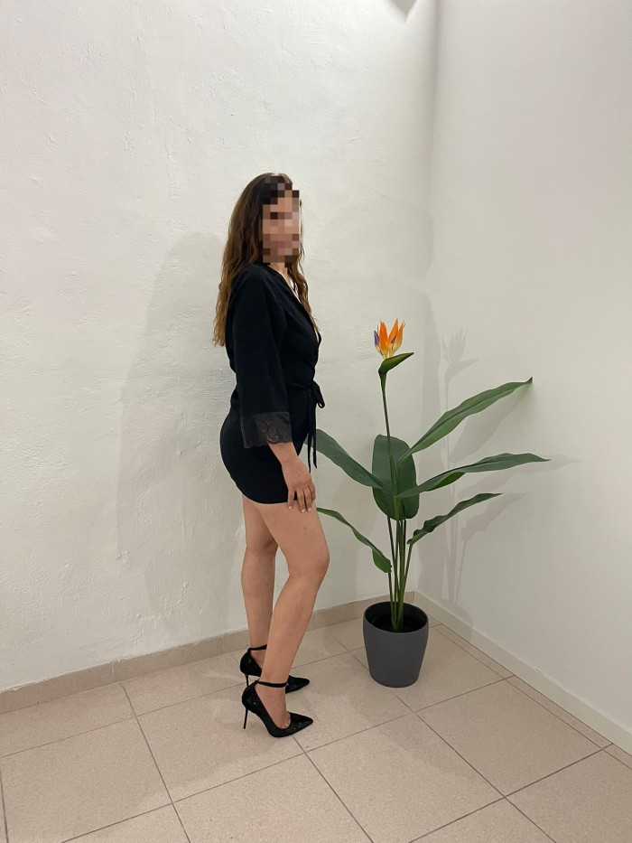 MADURITA DE ESCANDOLO CON GANAS DE UNA BUENA POLLA