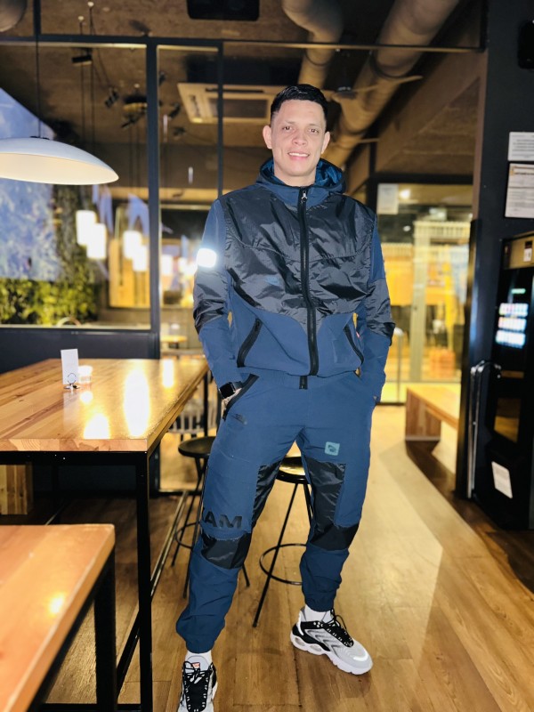 MURCIA CENTRO SOY ALTO MIDO 1,90 DE ESTATURA SOY BIXESUAL, LATINO