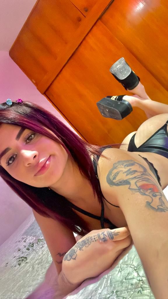 CALLE NAVAS, BONITA VENEZOLANA Y SEGURA DE SI MISMA