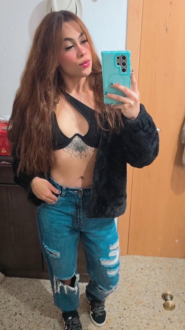 Ardiente latina fiestera