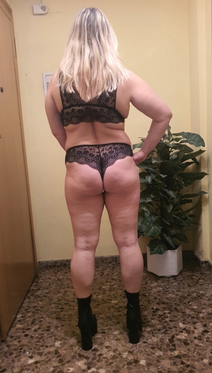 Rubia particular me gustan pollas grandes y duras
