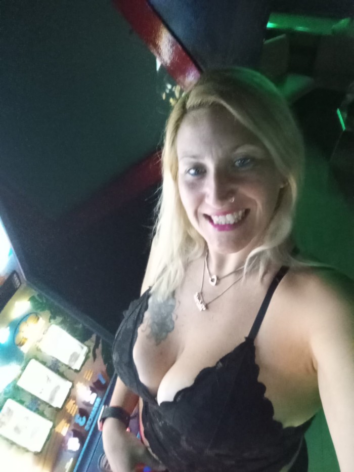 ZORRA RUBIA CON CHOCHO ESTRECHO MADURITA