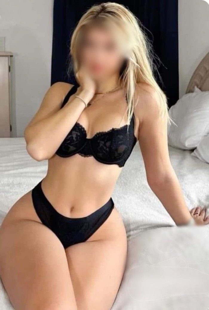 RUBIA İMPLİCADA TRATO DE NOVIA Y FIESTERA