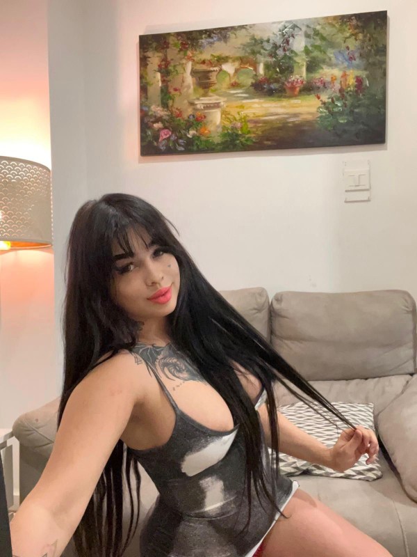 Aguantadora. Sumisa. Perra .dueña de el camasutra