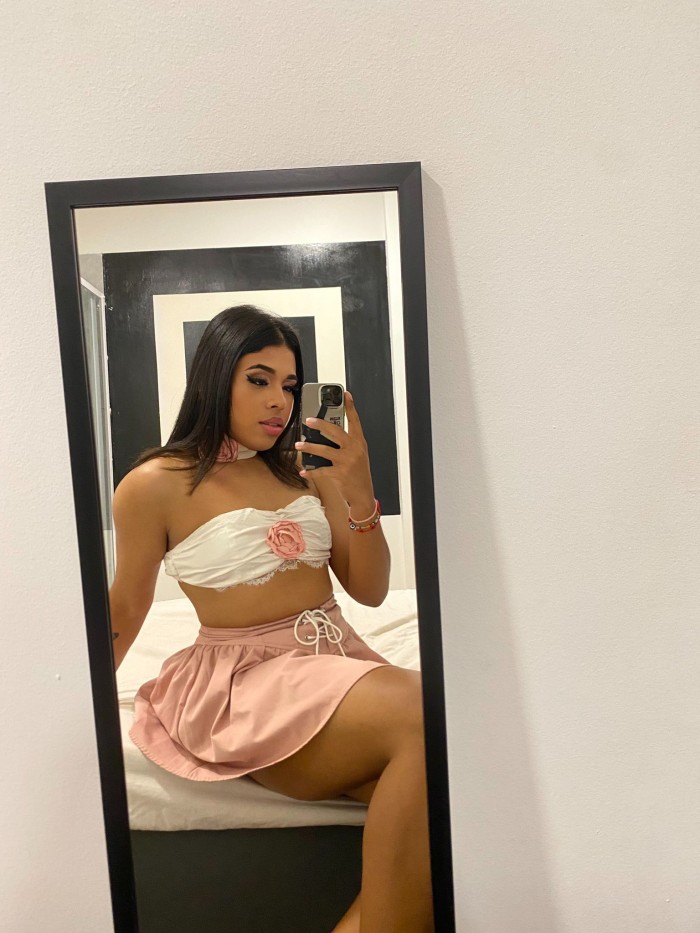 UNA TRANS CALIENTE CON GANAS DE LECHITA