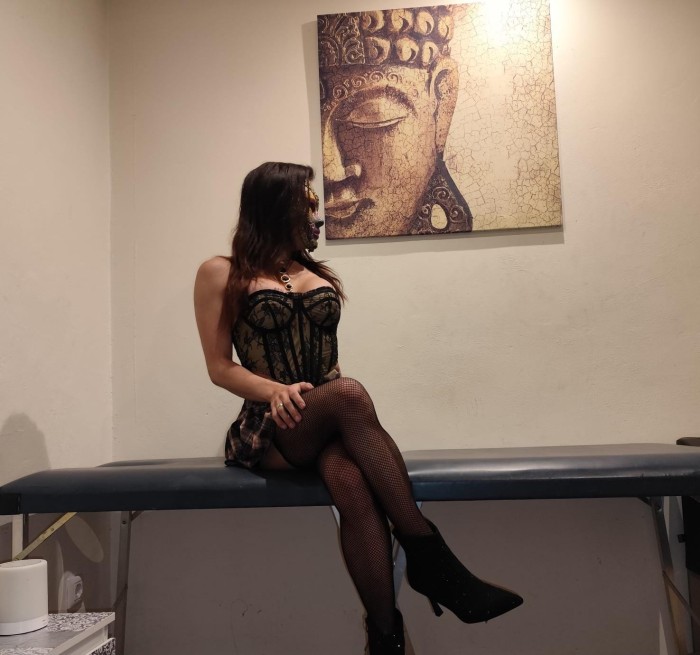 UNA TRANS CON UNA SORPRESA QUE TE ENCANTARA.. SALI