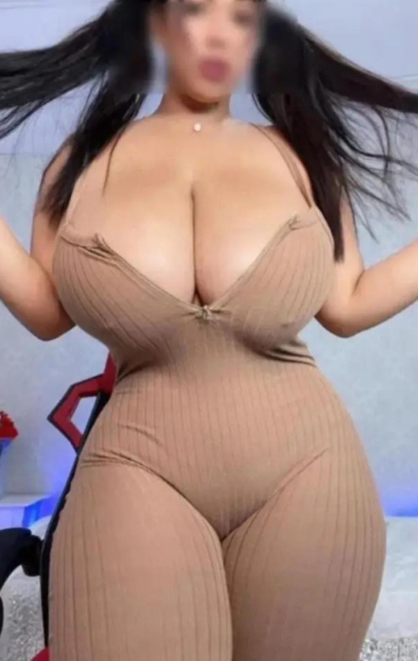 POCOS DÍAS PECHOS NATURALES PARA METER TU POLLA