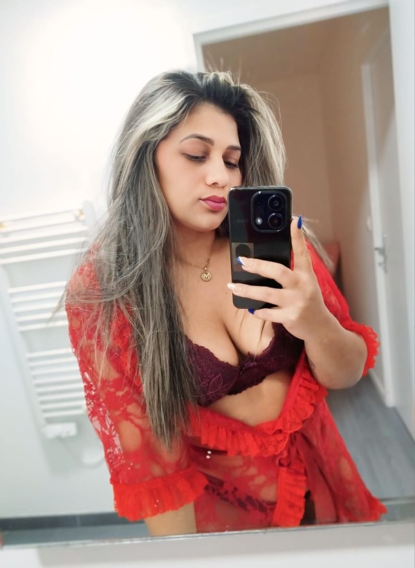 Novedad joven latina exótica piel canela