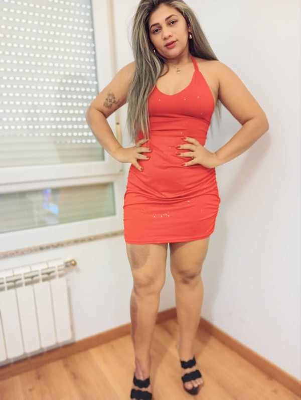 Novedad joven latina exótica piel canela