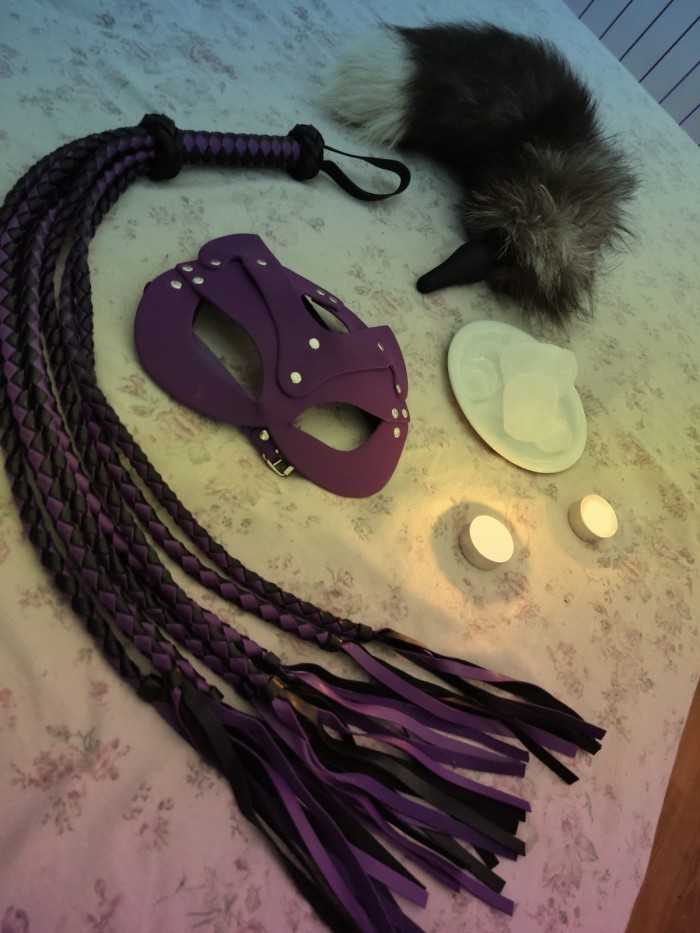 Mistress Alicia requiere sumisos para Master Class