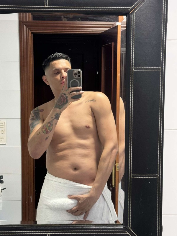 HERMOSO MODELO COLOMBIANO RECIÉN LLEGADO A TU PAÍS