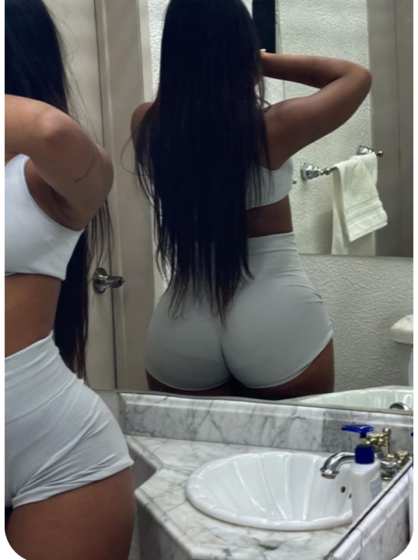 Hola papasito latina natural me encanta chupar polla profundo