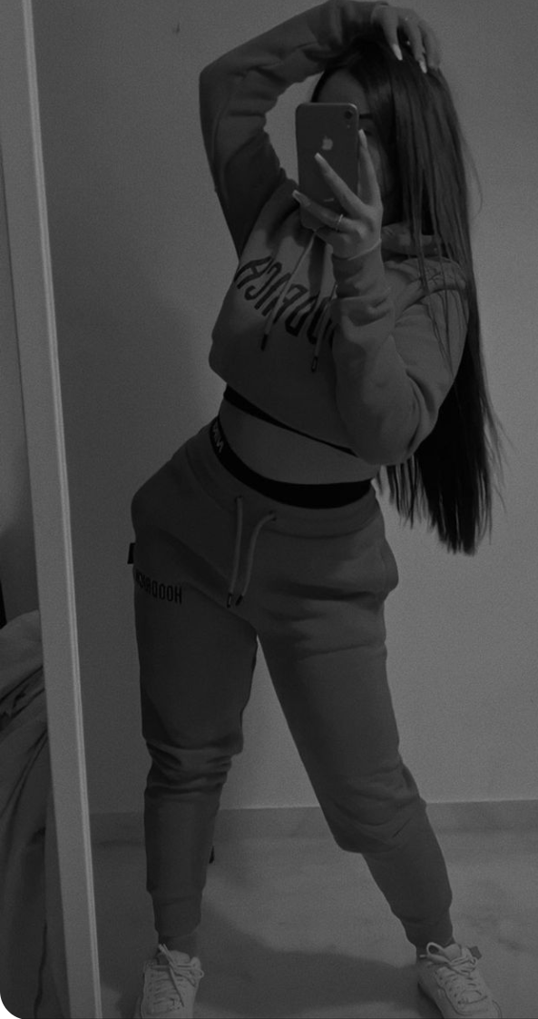 Hola papasito latina natural me encanta chupar polla profundo