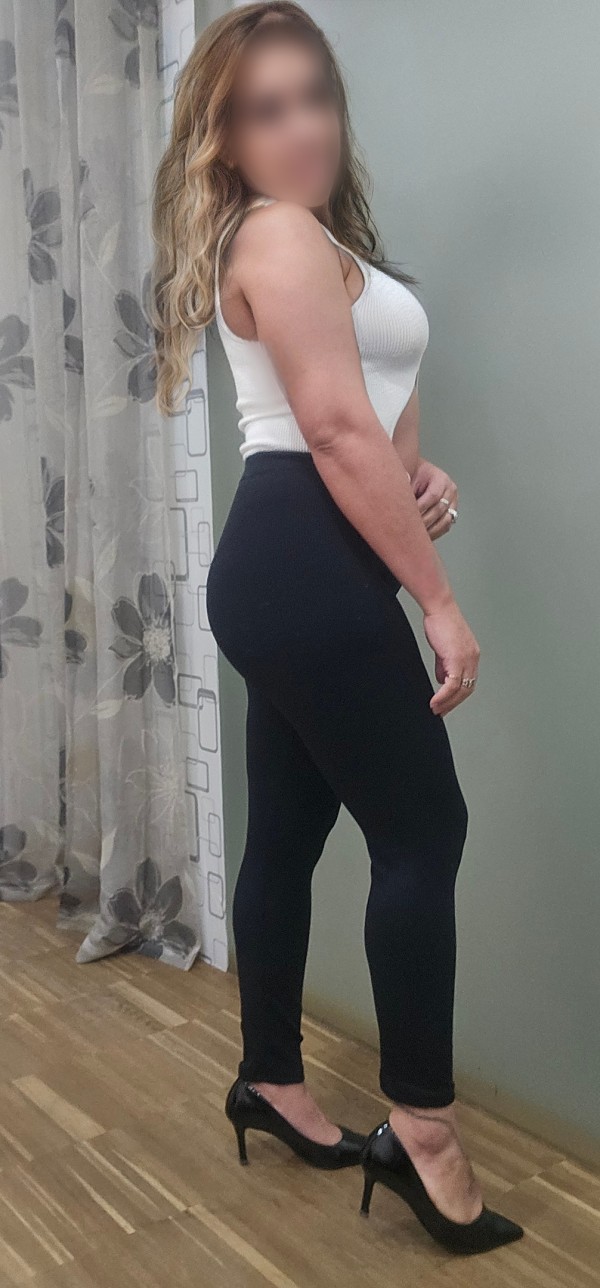 Chavalita de coñito empapada, disponible 24 hs..