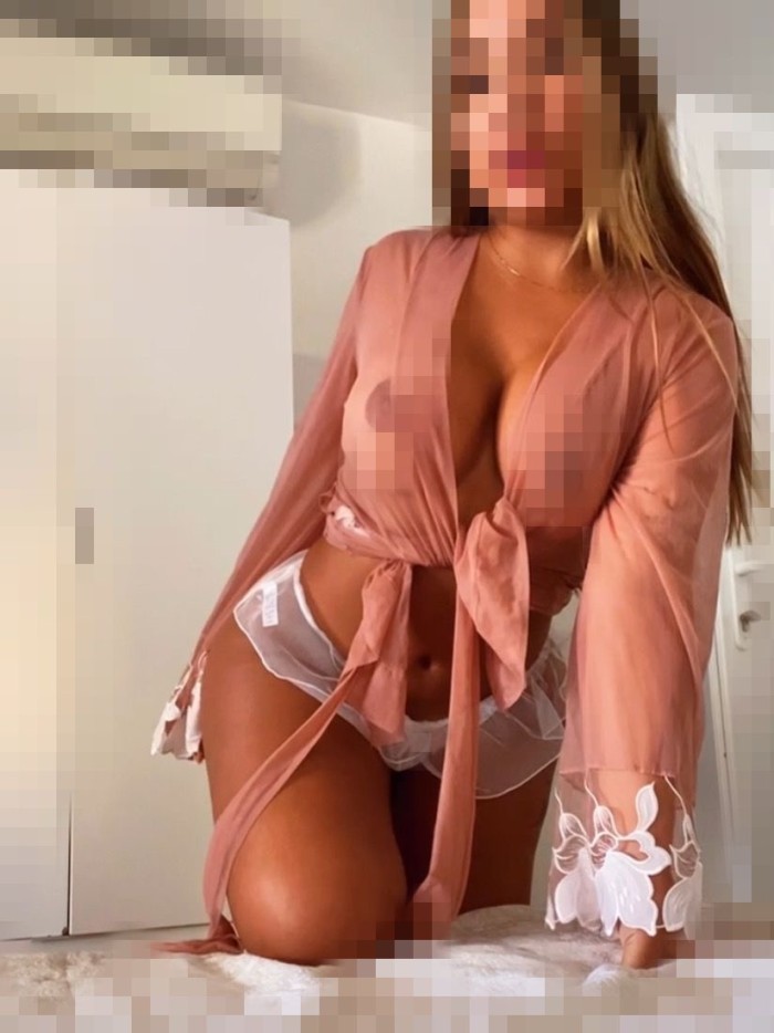 Latina sensual y divertida