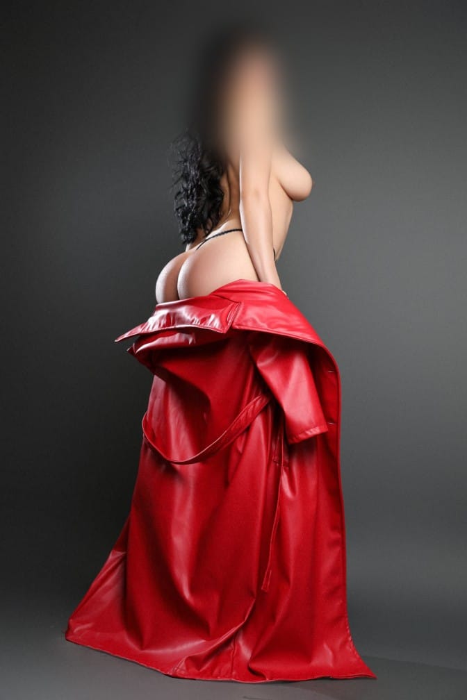 Traviesa Colombiana candente sensual y apasionada