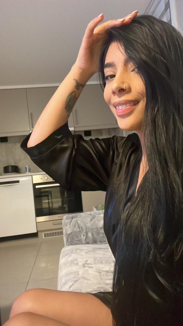 Sexi latina dispuesta a complacerte