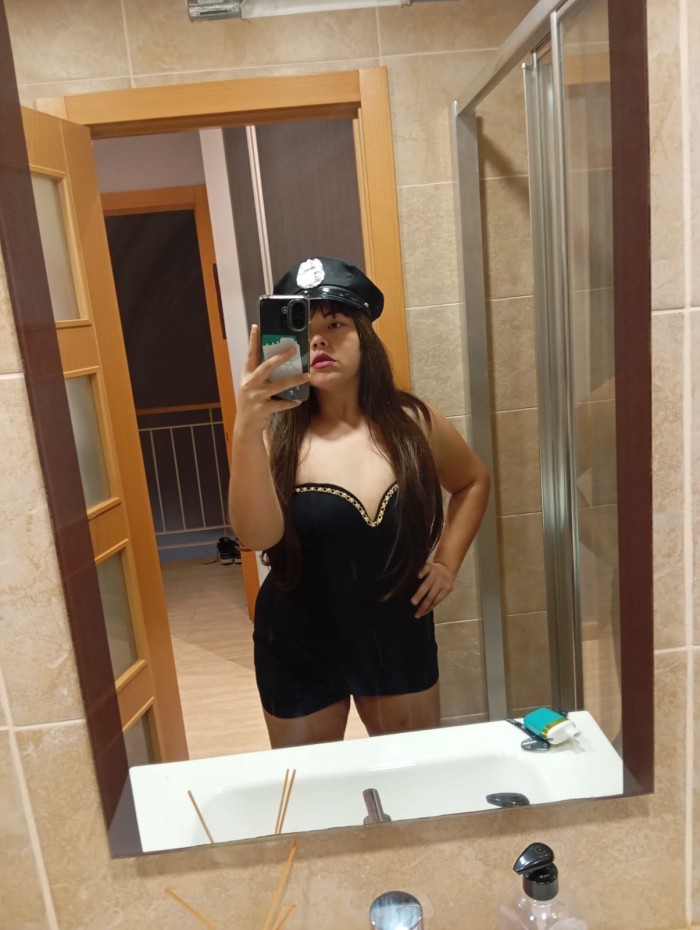 PUPITA APRETADITA Y CON GANAS DE VER TU POLLA