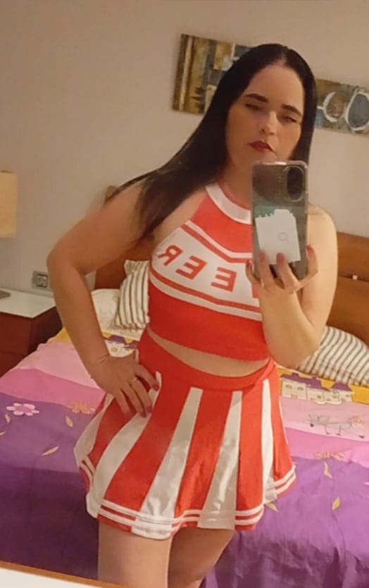 ESTOY BIEN CABRONA BUSCANDO QUIEN ME LO META