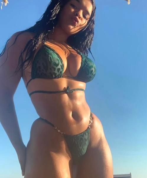 Joven hermosa y dispuesta (torrassa)