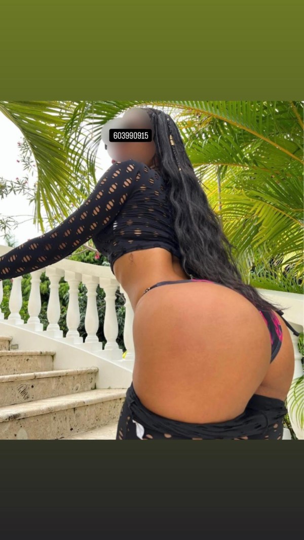 Kelly, la brasileña más ardiente de Manilva y Sabinillas