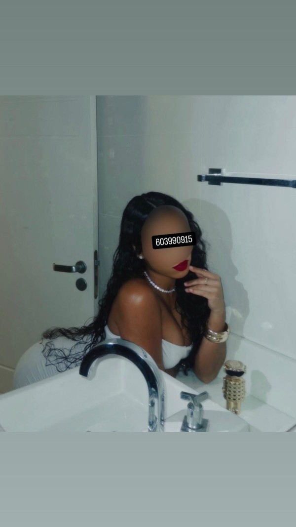 Kelly, la brasileña más ardiente de Manilva y Sabinillas