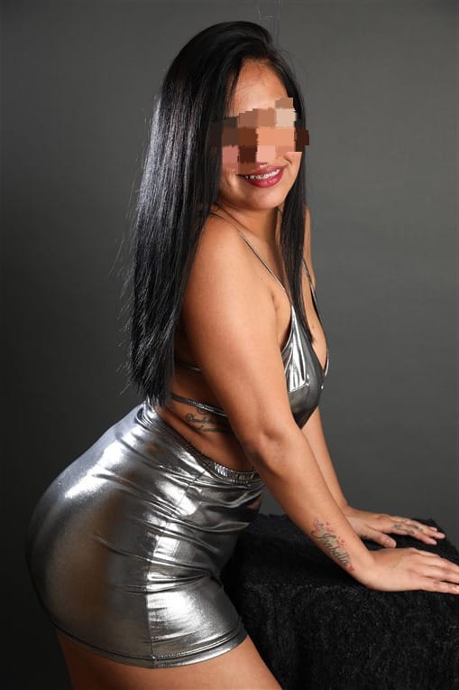 MORENA SENSUAL, CACHONDA Y COMPLACIENTE!