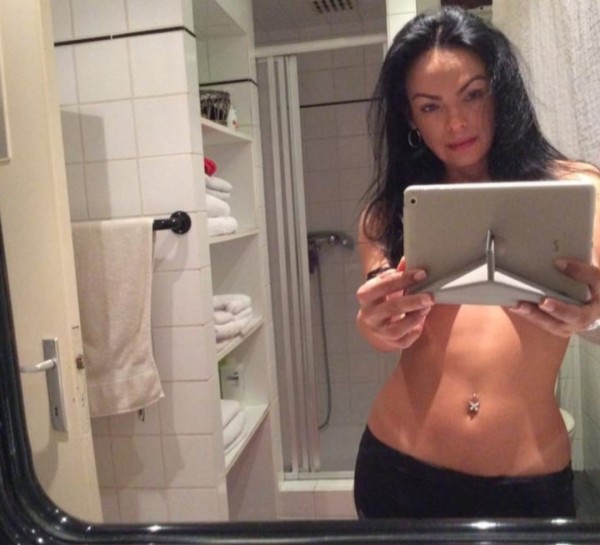 Morenaza mujer trans guapa y femenina  disponible