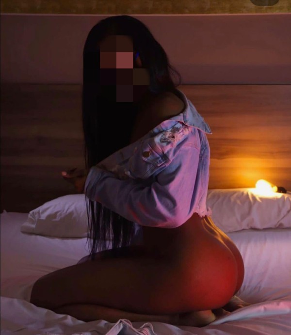 Lorca Eva morenaza cariñosa recién llegada