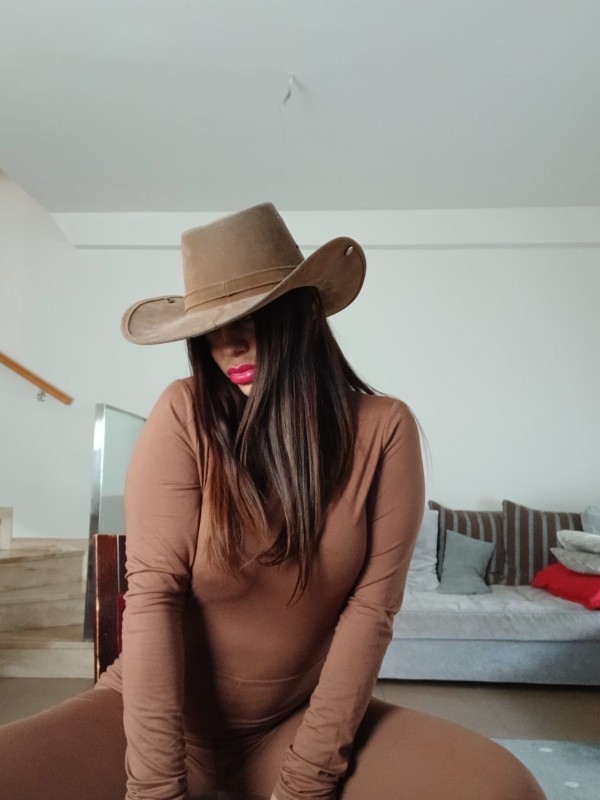 LORI NOVEDAD MADURITA BESOS DE NOVIO FUESTA SALIDAS HOTEL