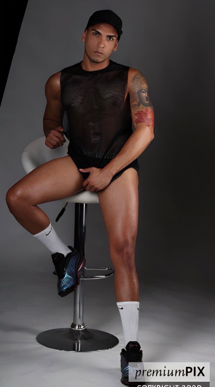 Maspalomas .. Colombiano atlético dotado y fiestero