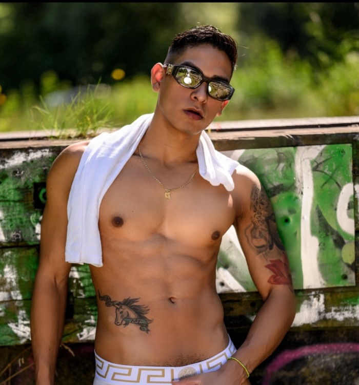 Maspalomas .. Colombiano atlético dotado y fiestero
