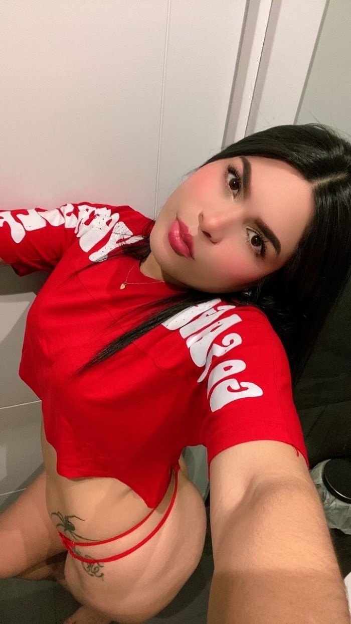 SOY CRISTINA VEN A VERME TE COMPLAZCO MUCHO