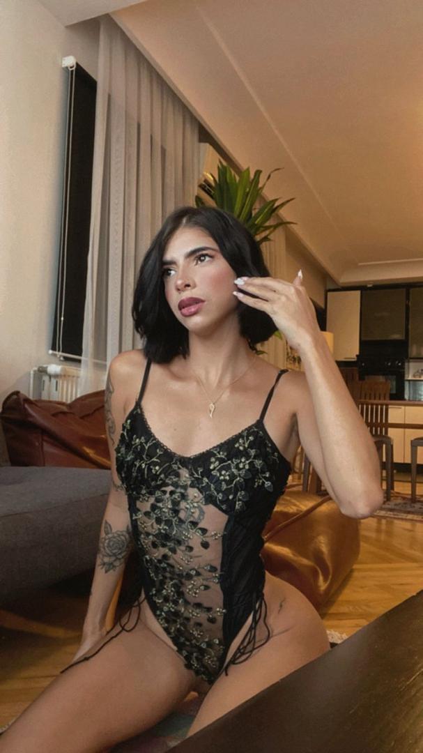 Cleo muy delgadita recién llegada