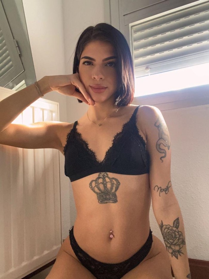 Cleo muy delgadita recién llegada