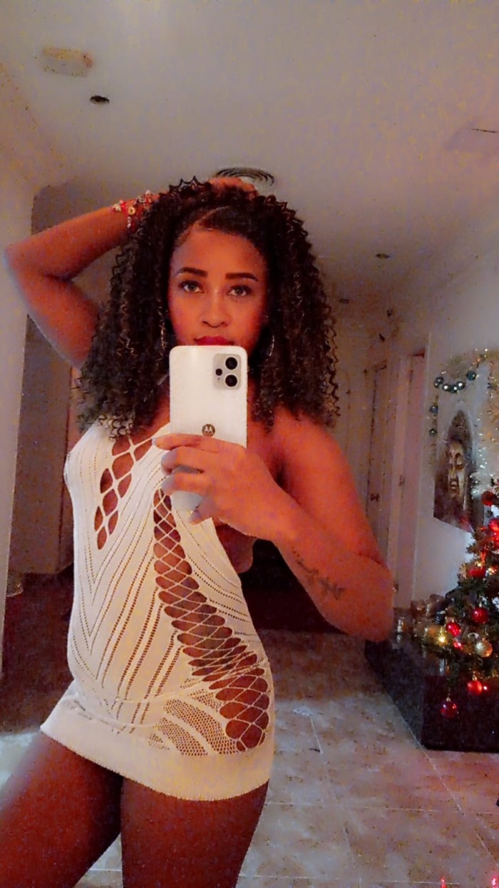 COLOMBIANA TRAVIESA Y CON GANAS DE SEXO