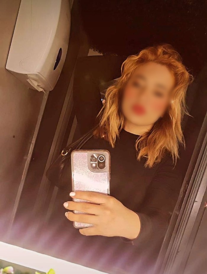 Española fiestera sedienta de leche